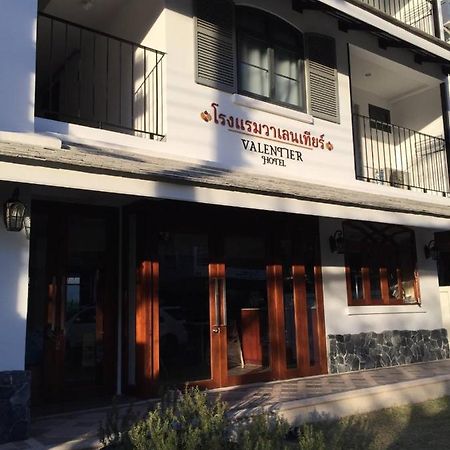 Valentier Cafe And Hotel Chiang Mai Exterior photo