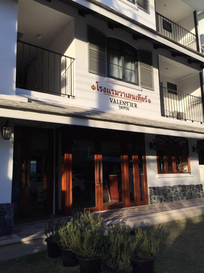Valentier Cafe And Hotel Chiang Mai Exterior photo