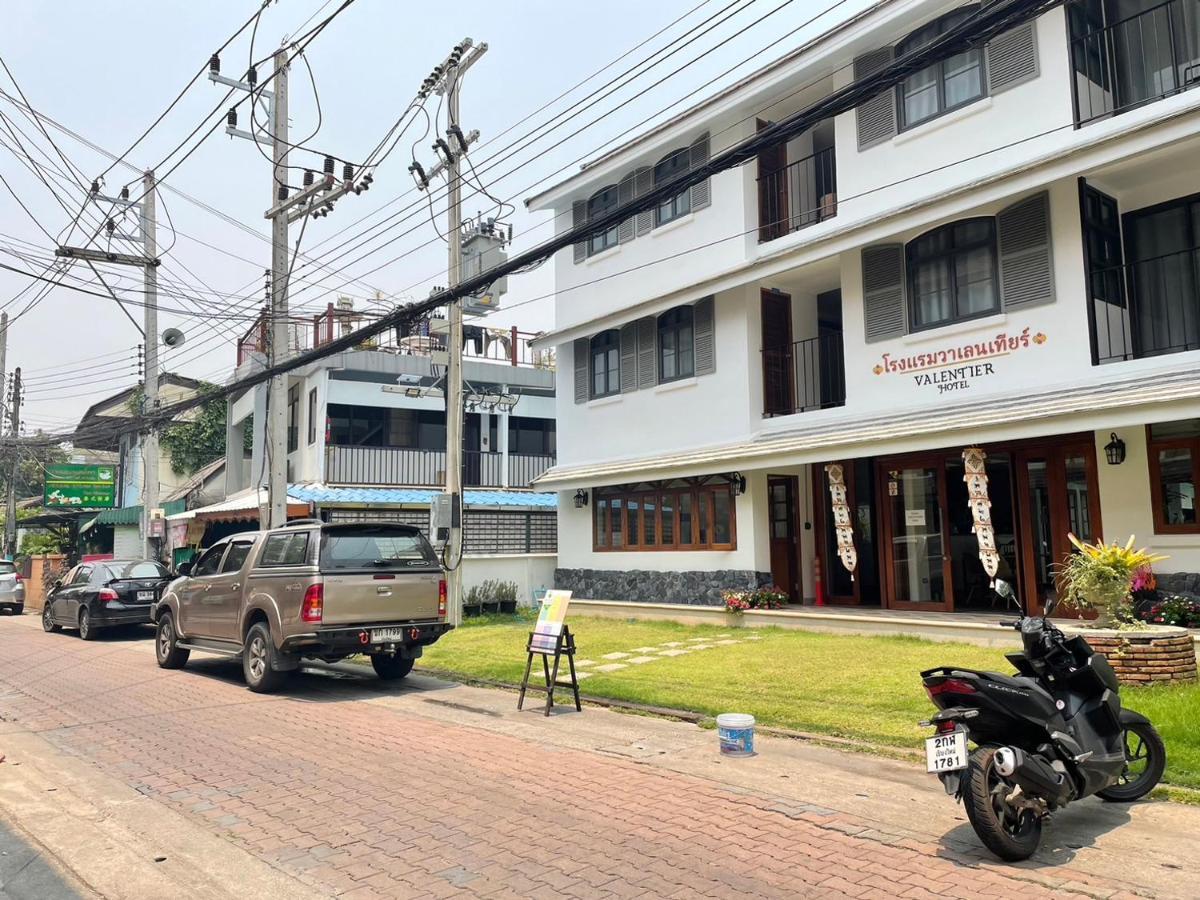 Valentier Cafe And Hotel Chiang Mai Exterior photo